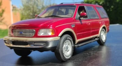 1/18 FORD Expédition UTmodels rare voiture miniature collection idée cadeau  - Photo 1/4