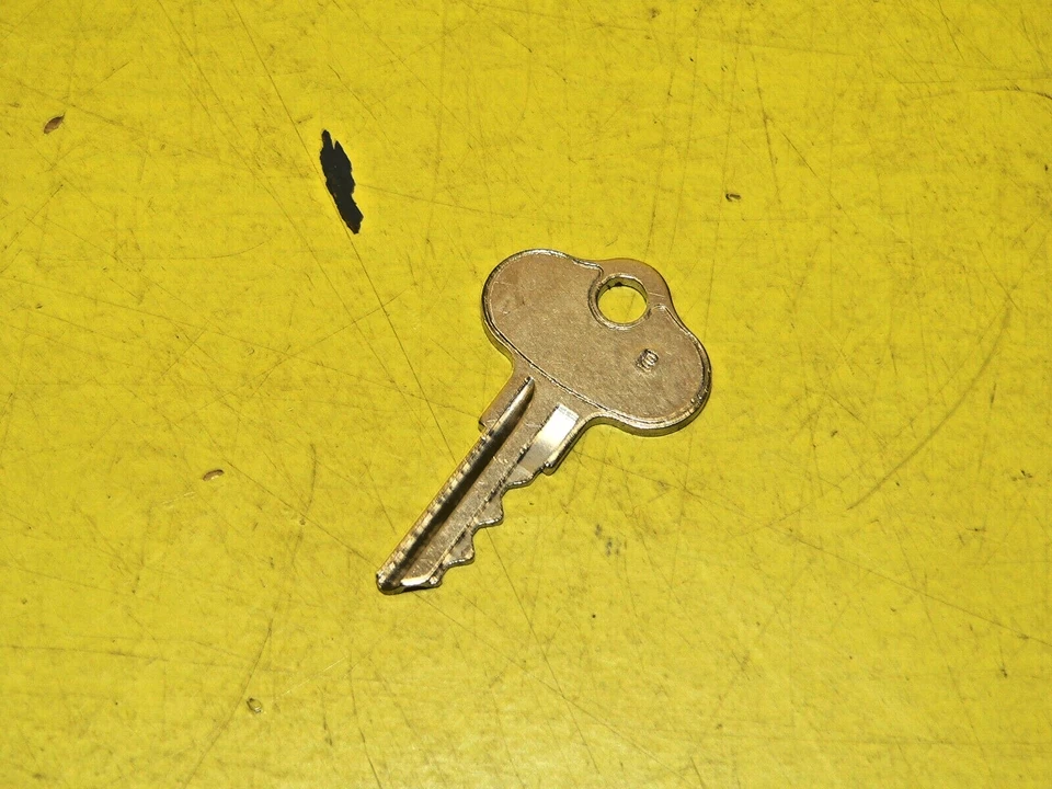 Ключ зажигания 483771 Caterpillar для Scag Turf Tiger с двигателем Cat - Изображение 1 из 1