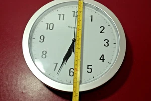 Westclox Wanduhr Silber 10 Zoll Durchmesser - Bild 1 von 12