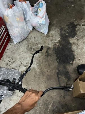 2012-2014 MERCEDES-BENZ CLS550 RIGHT PASSENGER HEADLIGHT SUPPORT BRACKET OEM - Image 1 of 4