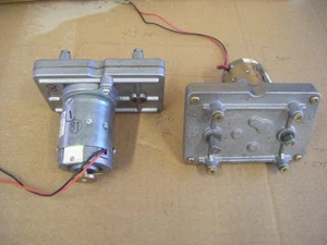 ASAEI SEIKO ELECTRIC ASDOG60-215 DC-Motoren mit Getriebe 24 VDC 60 U/min (zwei aus) - Bild 1 von 4