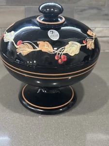 Fenton schwarz Glas bedeckt handbemalt Süßigkeitenschale lebendige Blätter & Beeren Schild - Bild 1 von 6