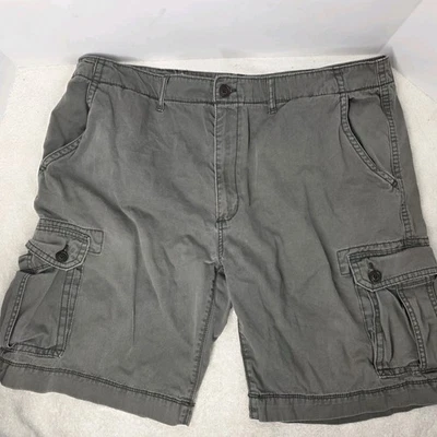 Arizona Jeans Classic Fit Knee-Length Cargo Shorts Men's Size 42 Portland Grey - Image 1 of 4