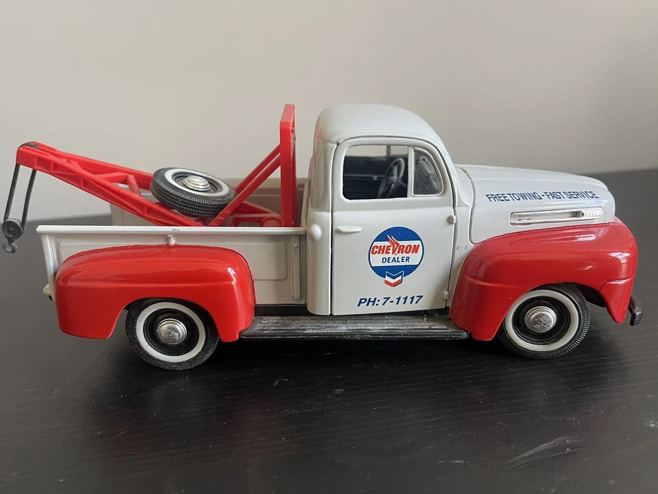 On Mark Int’l Covingtons -Chevron Tow Truck 1949 Ford F1 - Image 1 of 4