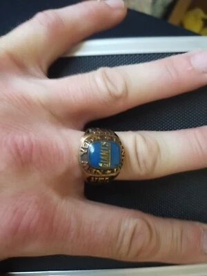 Anillo clásico chapado en oro de los New York Giants de la NFL Foto 1 de 4
