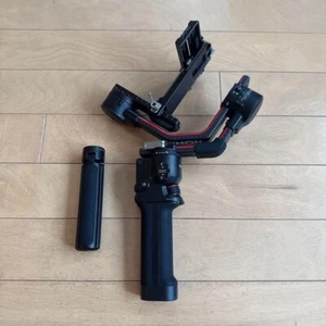 Stabilizzatore cardanico DJI RS2 Pro Combo testato con scatola e accessori mostrato usato - Foto 1 di 3