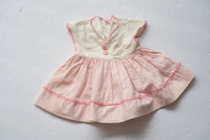 Bambola Baby Tears Personaggio Americano Rosa Check/Bianco (15"?) Abito originale - Foto 1 di 4