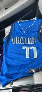 Luka Doncic Dallas Mavericks Jersey Size M - Picture 1 of 2