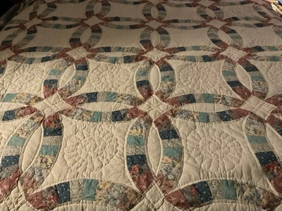 "COLCHA DOBLE ANILLO DE BODAS 80"" X 80"" CON FUNDAS DE ALMOHADA" Foto 1 de 4