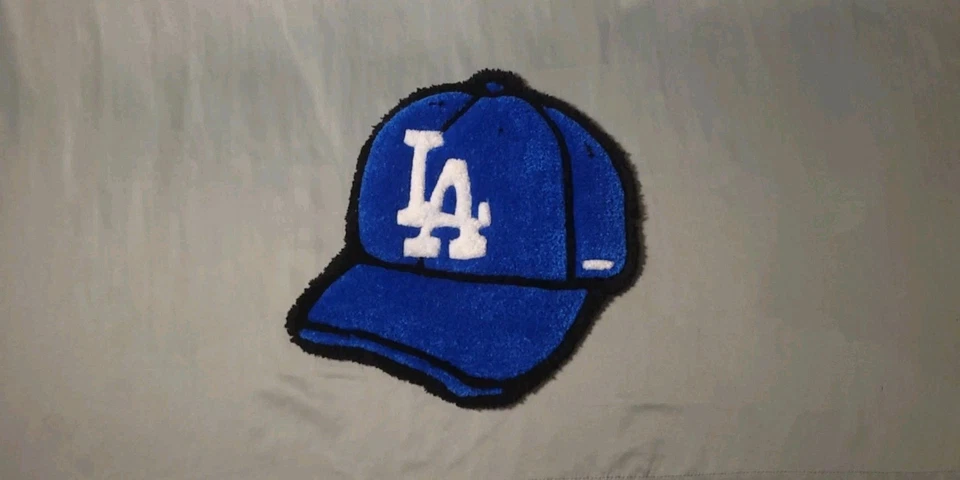 Tapete boné de beisebol azul tufado feito à mão 14x15 pol – LA inspirado em fãs decoração para casa presente - Imagem 1 de 4