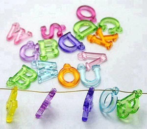 200 Transparent Acrylic Assorted Alphabet Letter Pendants Charm 14mm Kids Craft - Picture 1 of 6