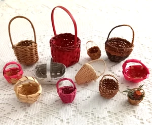12 CESTAS DE MIMBRE Miniatura Casa de Muñecas ARTESANÍAS Varios Tamaños Colores ENVÍO RÁPIDO Lote A - Imagen 1 de 7