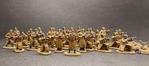 1/72 WWII Hungarian Soldier Man Winter Coat 35 Soldiers Hand-painted Model - Picture 1 of 1