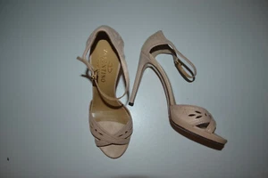 NIB $670 VALENTINO GARAVANI High Heel Leather Sandals Size 38(IT) or 8(US) - Picture 1 of 10