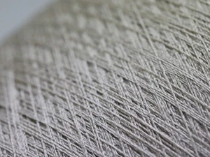 S29 (120€/kg) 970g DRAGON COMFORT SEIDE - SILK KIESEL (26) Zwirn Stretch Garn - Bild 1 von 3
