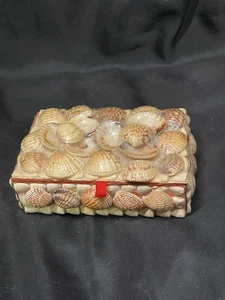 VINTAGE SEASHELL TRINKET BOX  5.25” - Picture 1 of 9