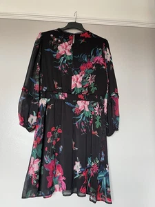 Next Love & Roses Women's Size 16 - Picture 1 of 20