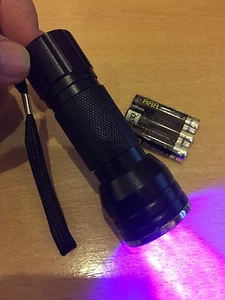 Aire acondicionado Fugas de Fluido Detección de Antorcha UV 21 LED Antorcha - BATERÍAS GRATIS - Imagen 1 de 4