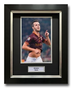 MIRALEM PJANIC HAND SIGNED FRAMED PHOTO DISPLAY - ROMA AUTOGRAPH - FOOTBALL. - Picture 1 of 1