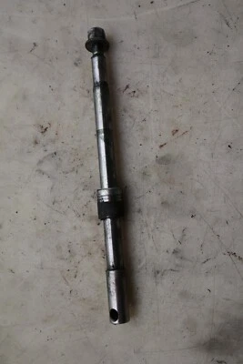 98 HARLEY DAVIDSON ELECTRAGLIDE TOURING FRONT AXLE AND SHIMS  E-2803 - Изображение 1 из 4