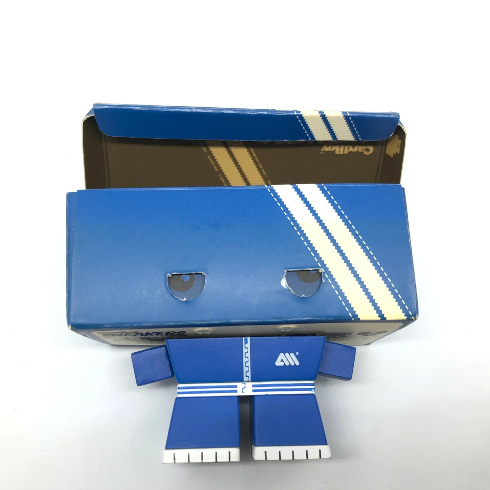 Tenis Cardboy AMDC Strangeco Mark James Addidas Caja de Zapatos Figura Azul ¡Raro! Foto 1 de 4