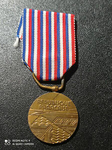 R9/0) Belle médaille française des postes et télécommunications french medal