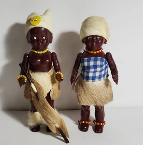 Hombre y mujer guerrero nativo africano vintage con un bebé en la espalda. - Imagen 1 de 6