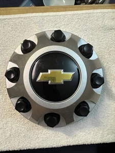 2011-2025 Chevrolet Silverado/Suburban 2500 3500 Hub Cap Wheel Cover OEM 9597819 - Picture 1 of 9