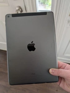 2020 iPad 8 Cellular Unlocked 32GB 10.2" (Space Gray) - A2428 - READ DESCRIPTIO - Picture 1 of 3