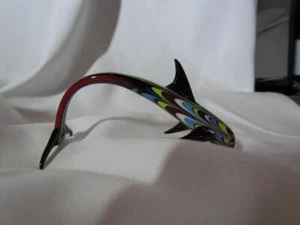 Murano Art Glas schwarz mehrere rot gelb + gestreift Delfin 3,5 Zoll lang x 2 Zoll groß nein - Bild 1 von 4