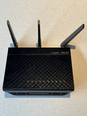 ASUS AC1900 1300 Mbps 4-Port 10-Megabit Wireless AC Router (RTAC68P) - Image 1 of 2