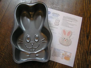Wilton 1'2'3 BUNNY FACE Stampo antiaderente per torte con istruzioni - Foto 1 di 2