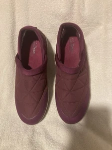 L.L. Bean PrimaLoft Waterproof Slip On Comfort Walking Shoe Berry Women's Size 9 - Picture 1 of 10