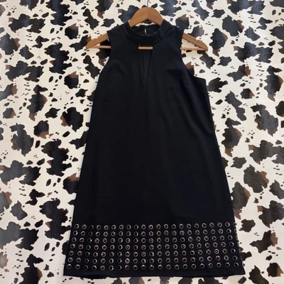 Vestido para mujer Guess talla mediana negro sin mangas con ojal dobladillo Foto 1 de 4