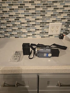 JVC Everio GZ-MG27U 20GB Hard Disk Drive Widescreen Camcorder w Remote, Charger - Picture 1 of 18
