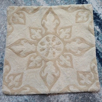 Funda de Almohada Pottery Barn Algodón Bordada Dorado Beige Patrón Decorativo 20x20 Foto 1 de 4