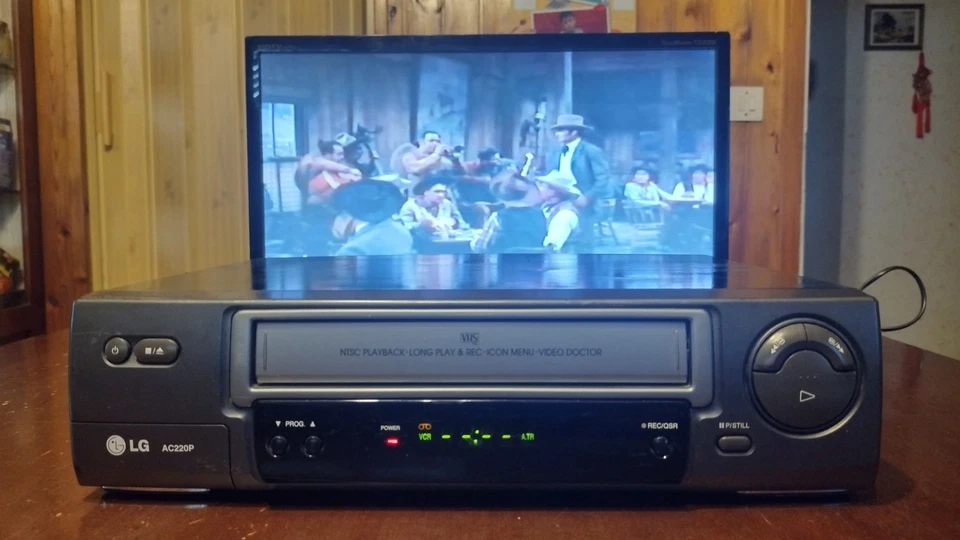 LG AC-220P VIDEOREGISTRATORE VHS 4 TESTINE REVISIONATO CON TELECOMANDO ORIGINALE - Immagine 1 di 4
