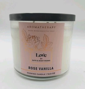 Bath & Body Works Aromaterapia LOVE Rosa Vaniglia Candela 3 stoppini • 14,5 once • LEGGI - Foto 1 di 9