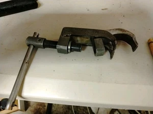 Volvo 9995022 Engine Valve Press Shim Remover Tappet Retainer Adjuster Tool - Picture 1 of 3