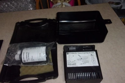 GM C6 Corvette Tire Inflator Kit w/ Sealant Original GM With Tray Foto 1 de 4