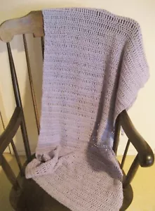 Coperta fatta a mano all'uncinetto lavanda/lilla 24 x 68"/61 x 173 cm. NUOVO - Foto 1 di 4