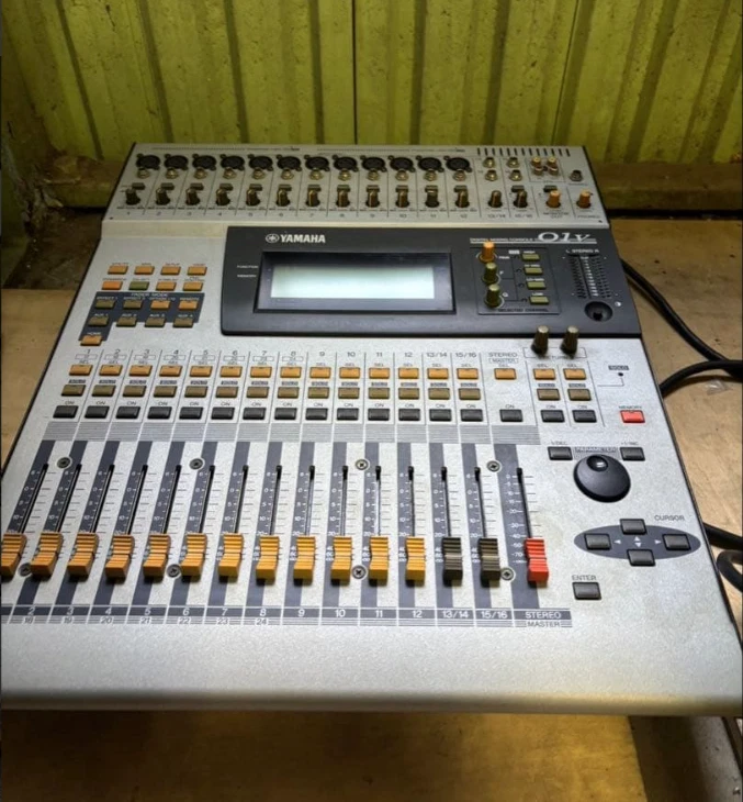 YAMAHA O1V DIGITAL MIXING CONSOLE 16CH 24IN/14OUT with MY8-AT AC100V 50/60Hz 55W - Image 1 of 4