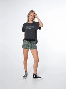 Protest PRTFLOWERY Damen Grün Joggingshorts Beachshort Kurze Hosen P2615621/478 - Bild 1 von 6