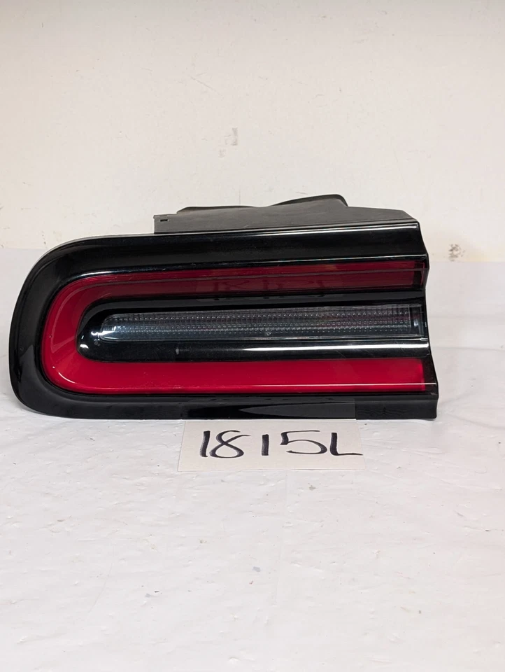 Задний внешний задний фонарь в сборе левый для Dodge Challenger 2015-23 годов выпуска 68403955AC от оригинального производителя - Изображение 1 из 4