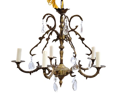 ANTIGUA ARAÑA FRANCESA DE CINCO LUCES DE LATÓN DE LOS AÑOS 30 CON GOTAS DE CRISTAL Foto 1 de 4