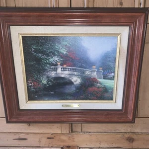 Thomas Kinkade Broadwater Bridge 18”X 14” dipinto ad olio incorniciato targa ottone certificato di autenticità - Foto 1 di 8