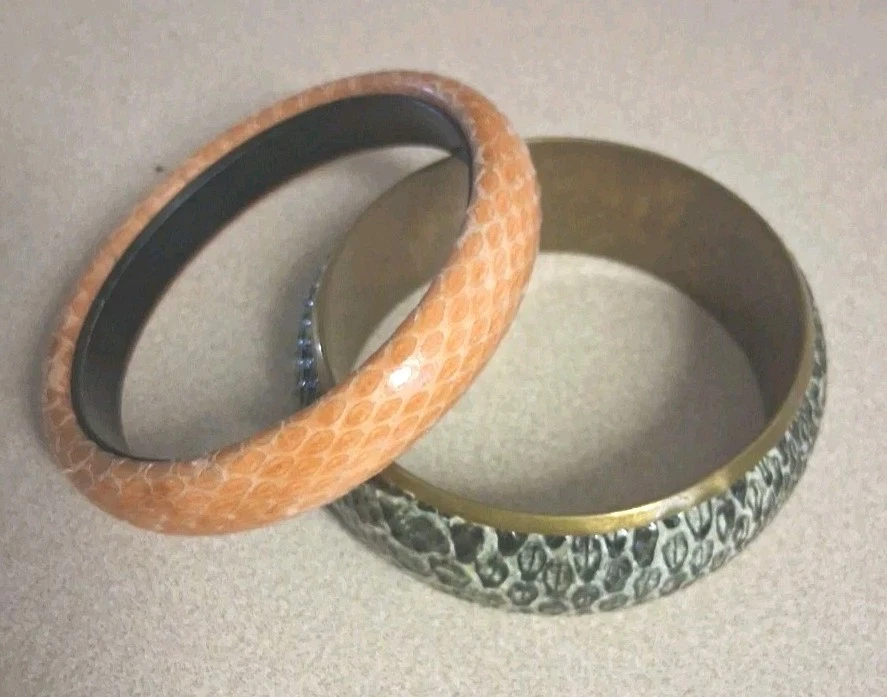 Pulseras brazaletes vintage no estoy seguro del material son realmente geniales vintage Foto 1 de 4