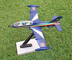 Aermacchi MB 339 P.A.N. Frecce Tricolori in scala 1/48 in metallo d'epoca 21X22 - Foto 1 di 17