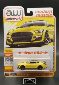 AUTO WORLD MODERN MUSCLE 2021 FORD SHELBY GT-500 CARBON FIBER TRACKPACK YELLOW - Picture 1 of 1