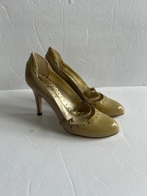 Juicy Couture Mujer Elana Eleanor Último Tacón Cubierto Beige Charol Vamp Zapato Talla 36 Foto 1 de 4